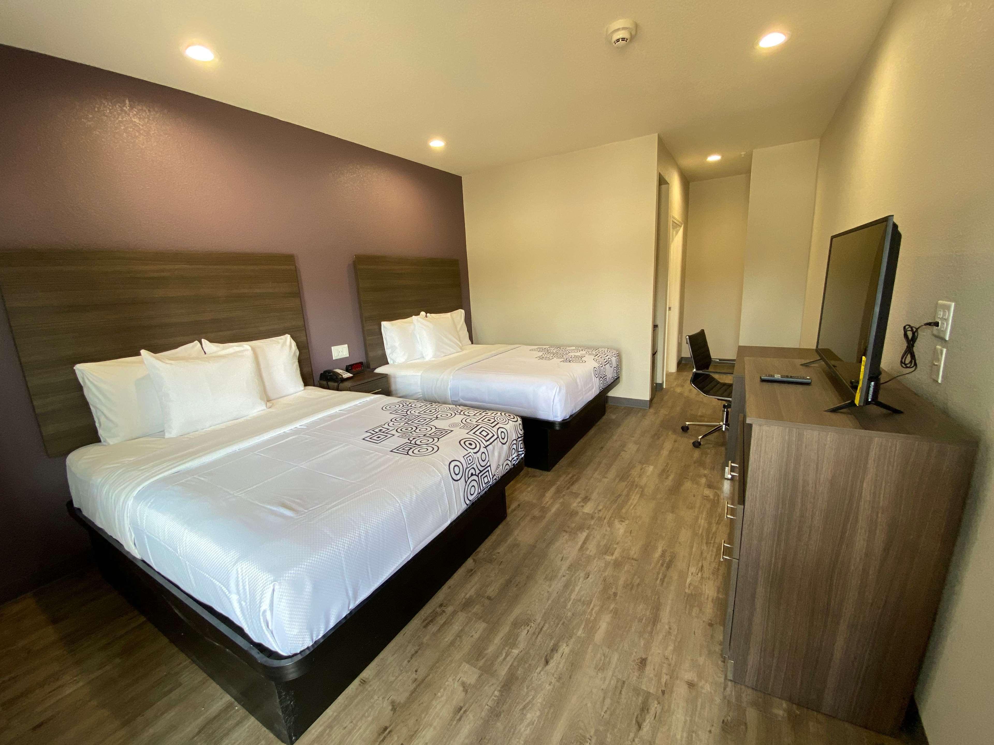 ชัวร์สเตย์ พลัส โฮเทล บาย เบสต์ เวสเทิร์น อดา Hotel Ada ภายนอก รูปภาพ