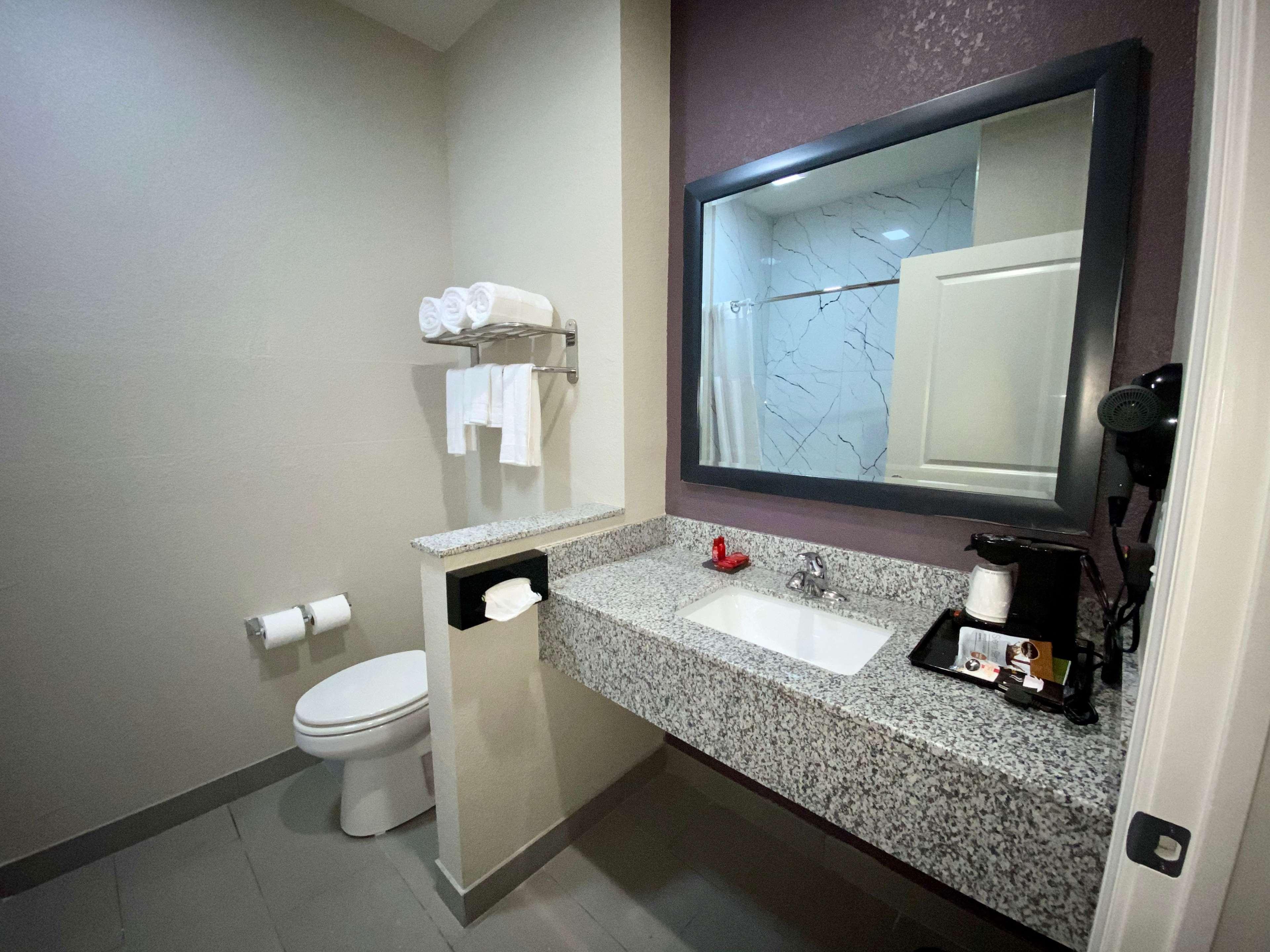 ชัวร์สเตย์ พลัส โฮเทล บาย เบสต์ เวสเทิร์น อดา Hotel Ada ภายนอก รูปภาพ