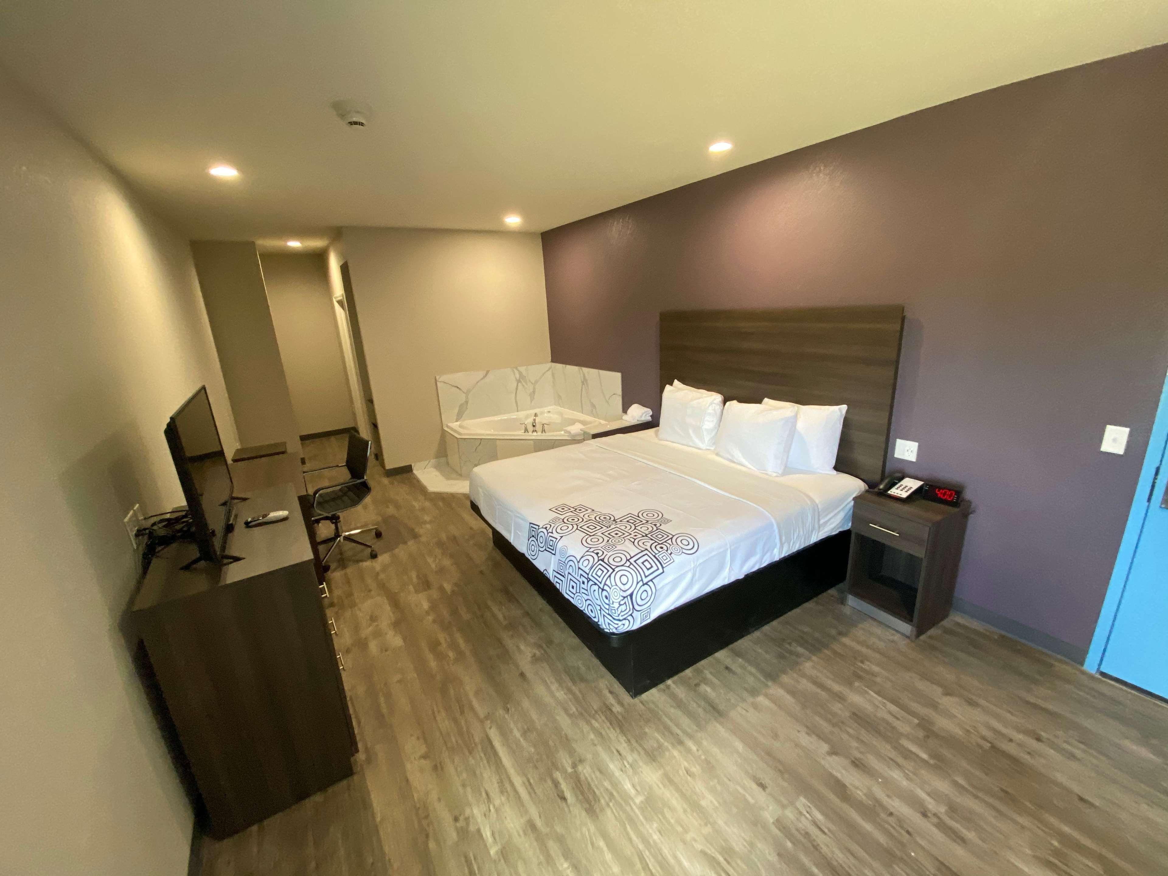 ชัวร์สเตย์ พลัส โฮเทล บาย เบสต์ เวสเทิร์น อดา Hotel Ada ภายนอก รูปภาพ