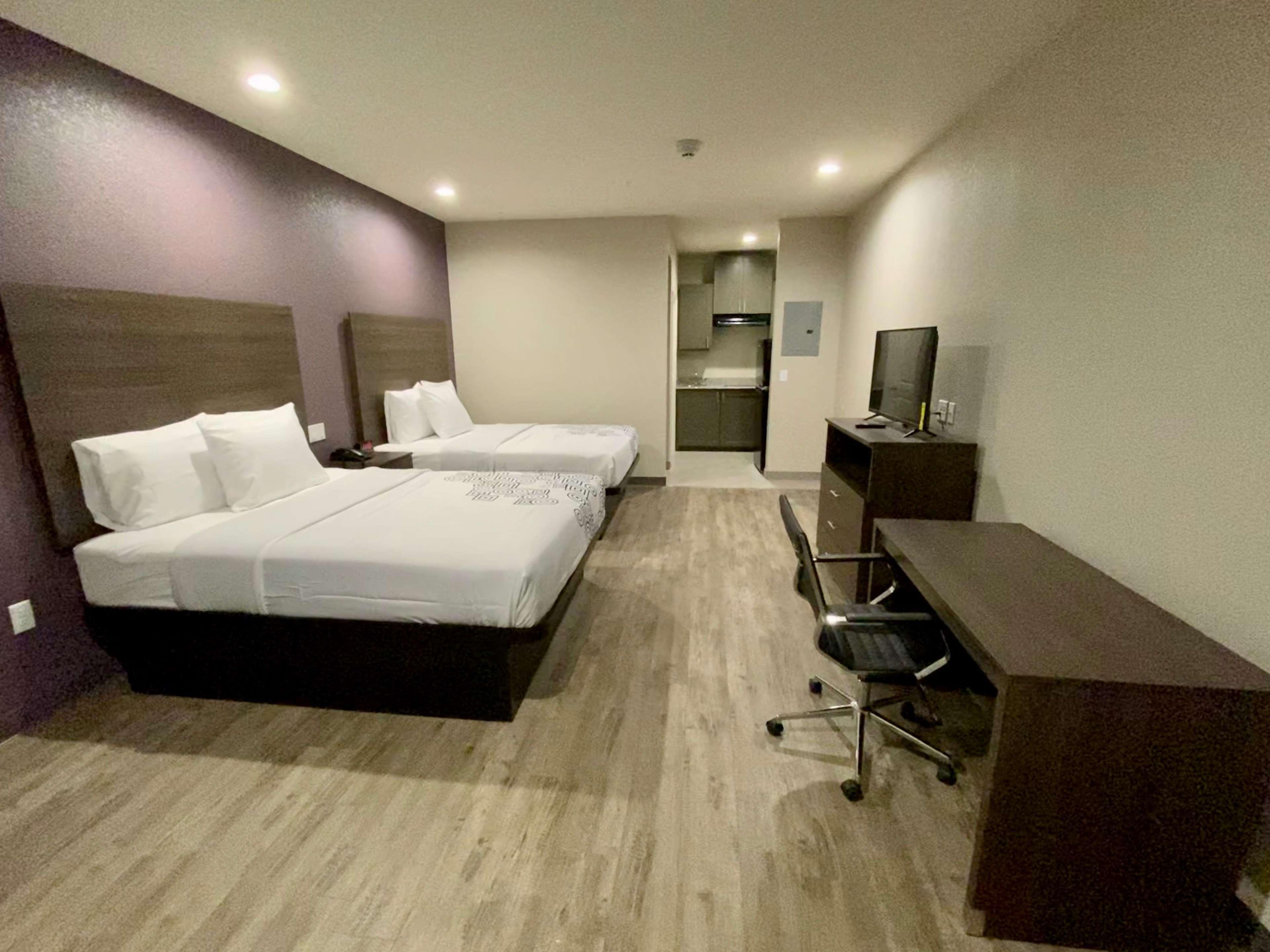 ชัวร์สเตย์ พลัส โฮเทล บาย เบสต์ เวสเทิร์น อดา Hotel Ada ภายนอก รูปภาพ