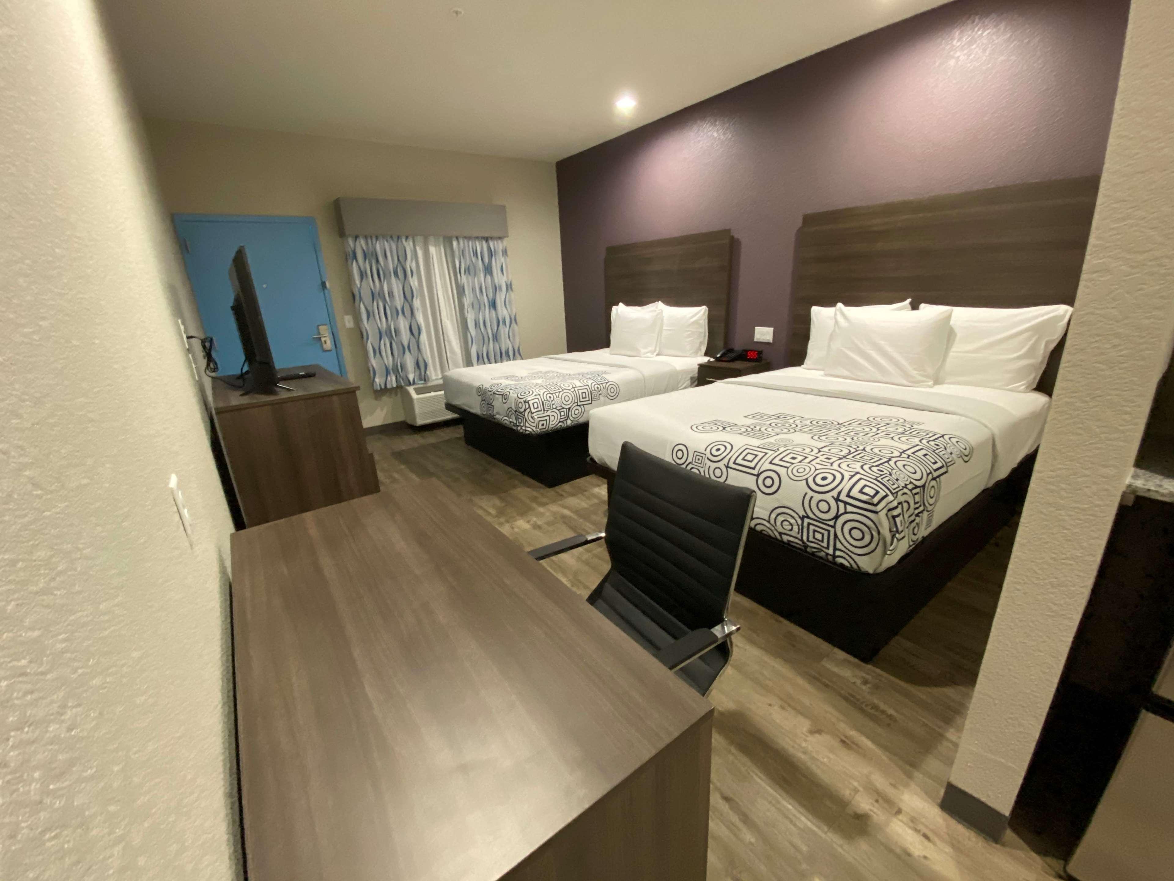 ชัวร์สเตย์ พลัส โฮเทล บาย เบสต์ เวสเทิร์น อดา Hotel Ada ภายนอก รูปภาพ